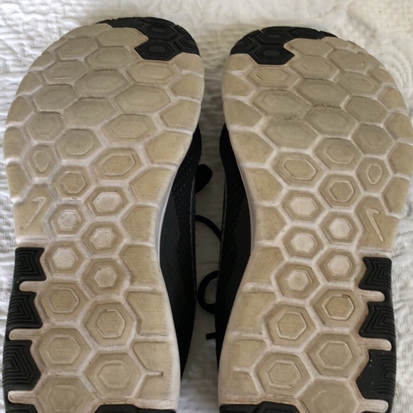 Black Nike Sneakers - Size 7 - Picture 3 of 3